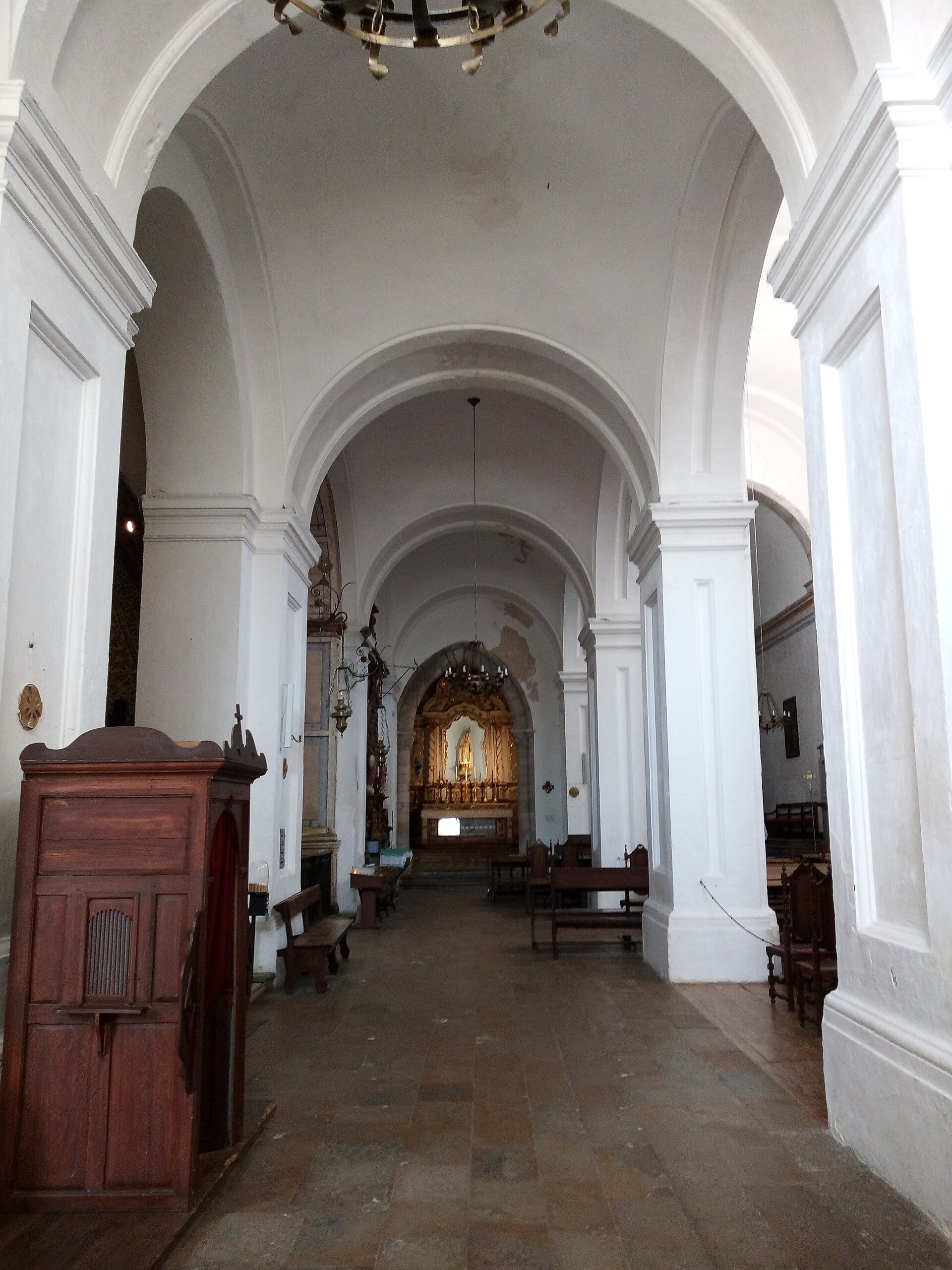 Igreja de Santa Maria do Castelo - RicardoFilipePereira, CC BY-SA 4.0, Wikimedia Commons (Igreja de Santa Maria do Castelo, Tavira 18.jpg) 7/10