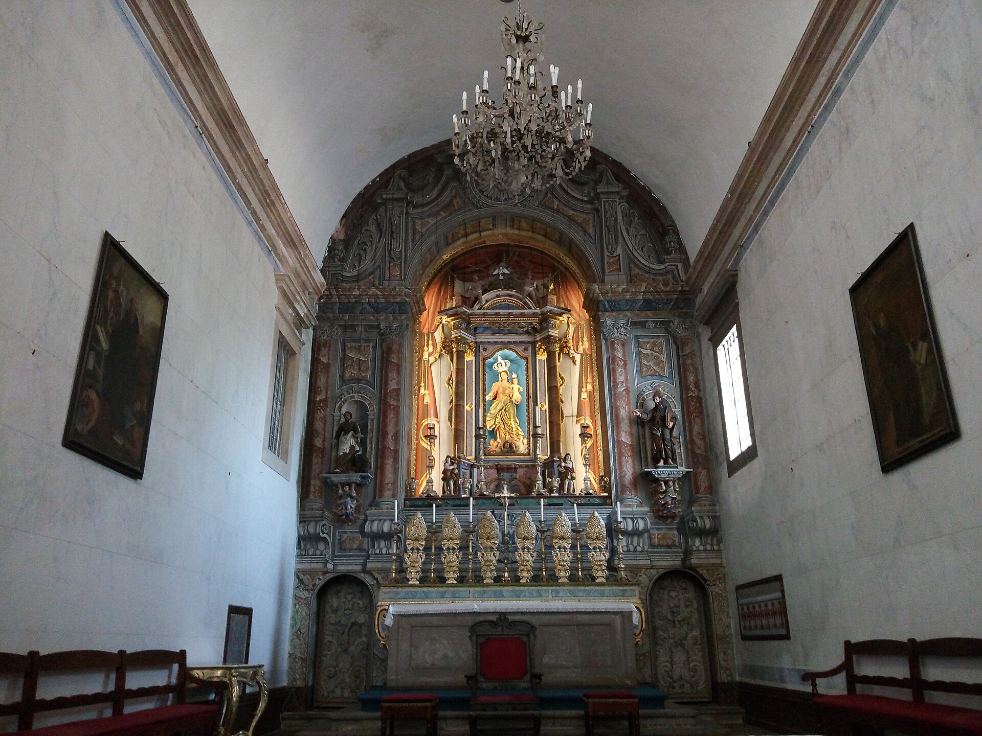 Igreja de Santa Maria do Castelo - RicardoFilipePereira, CC BY-SA 4.0, Wikimedia Commons (Igreja de Santa Maria do Castelo, Tavira 25.jpg) 8/10