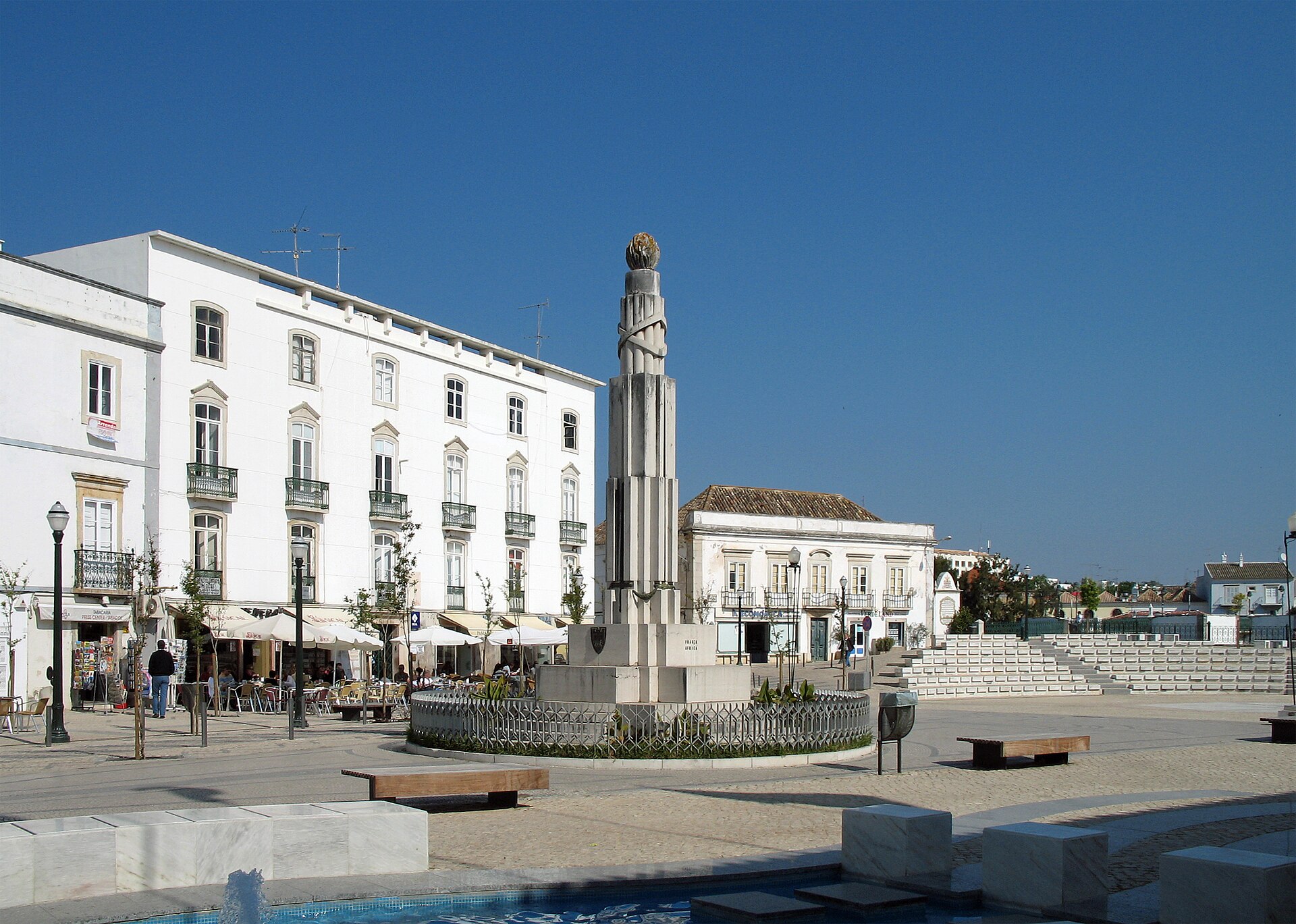 Praça da República - Marc Ryckaert, CC BY-SA 4.0, Wikimedia Commons (Tavira Praça da República R02.jpg) 8/9