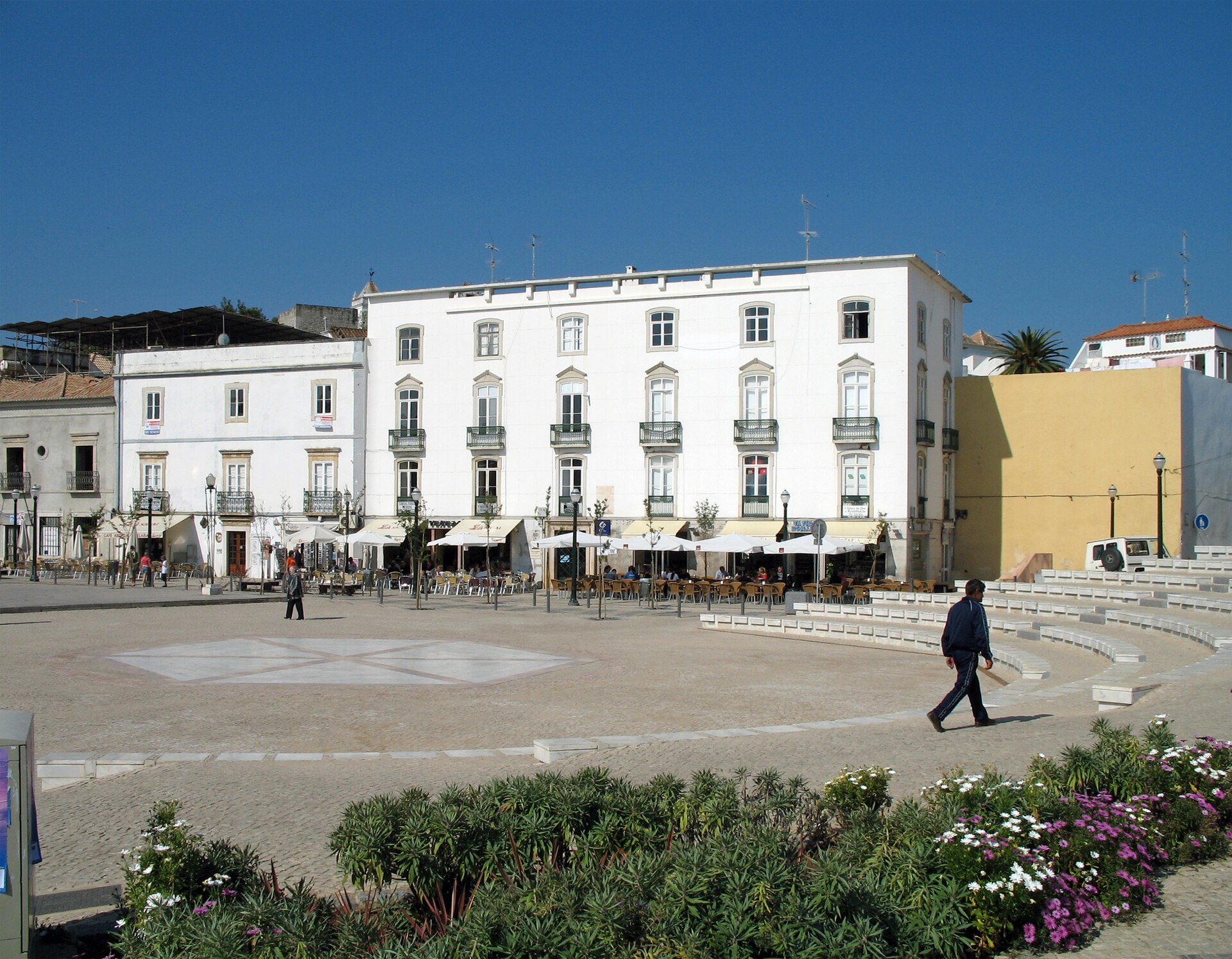 Praça da República - Marc Ryckaert, CC BY-SA 4.0, Wikimedia Commons (Tavira Praça da República R01.jpg) 9/9