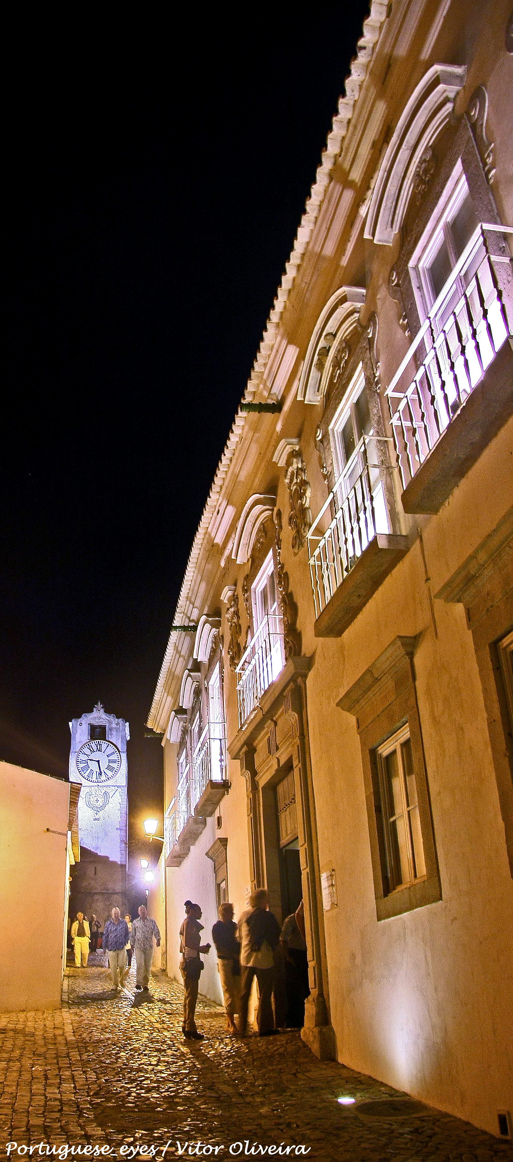 Palácio da Galeria - Vitor Oliveira from Torres Vedras, PORTUGAL, CC BY-SA 2.0, Wikimedia Commons (Palácio da Galeria - Tavira - Portugal (37661130806).jpg) 2/5