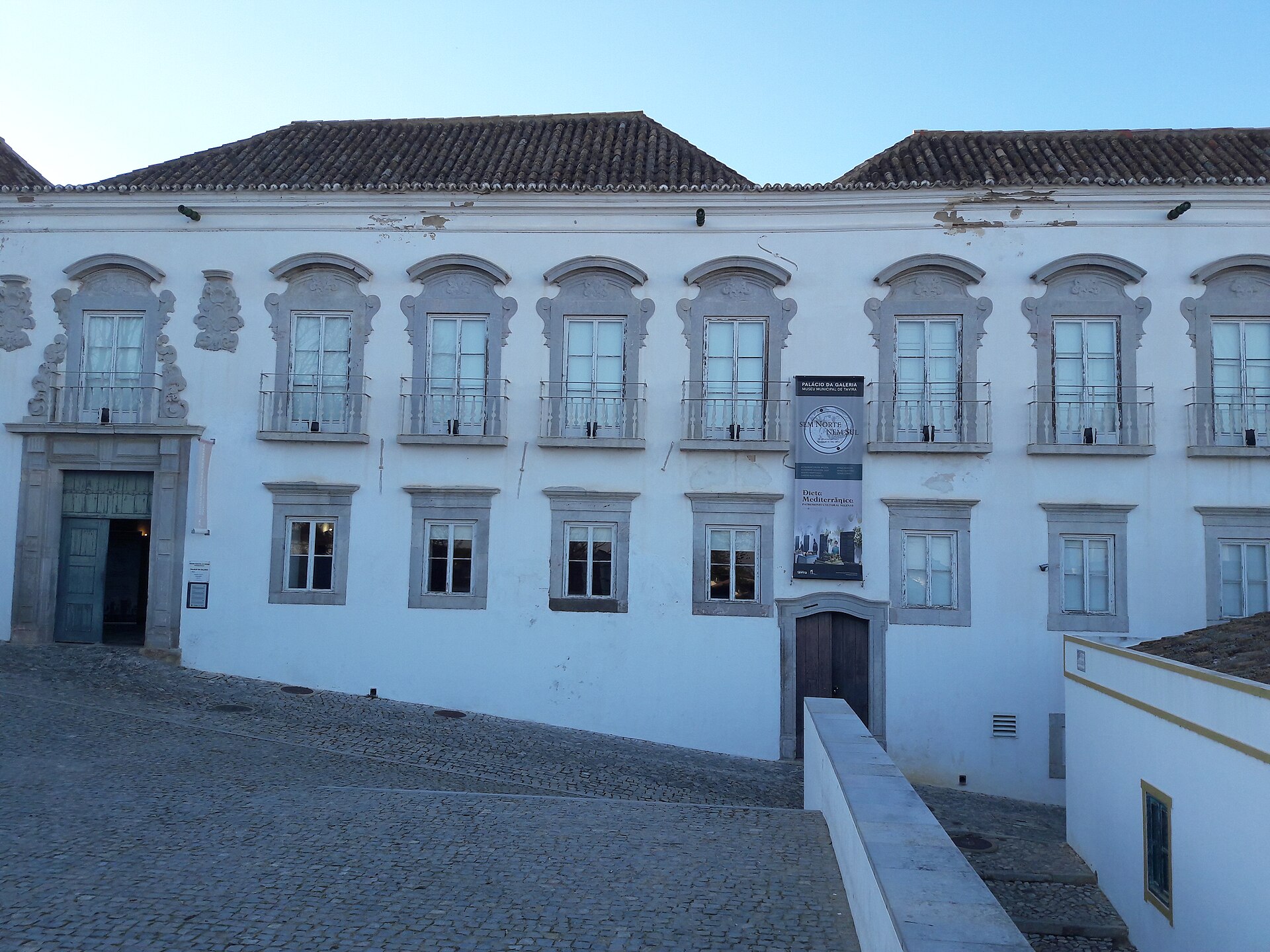 Palácio da Galeria - Bextrel, CC BY-SA 4.0, Wikimedia Commons (Palacio da Galeria - Tavira - 26.12.2018.jpg) 5/5