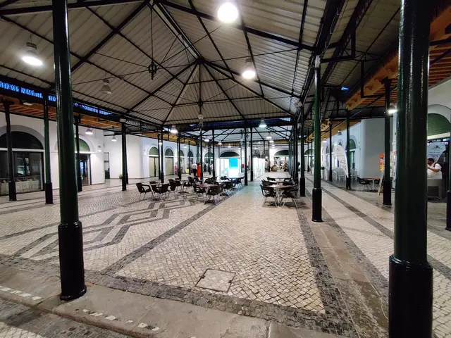 Antigo mercado do peixe (Old Fish Market) - El Pantera, CC BY-SA 4.0 <https://creativecommons.org/licenses/by-sa/4.0>, via Wikimedia Commons 2/4