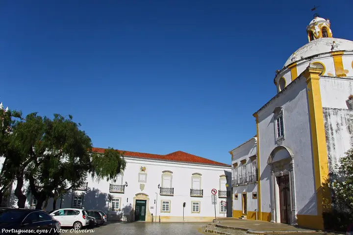 Igreja de São Francisco - Vitor Oliveira from Torres Vedras, PORTUGAL, CC BY-SA 2.0 <https://creativecommons.org/licenses/by-sa/2.0>, via Wikimedia Commons 2/6