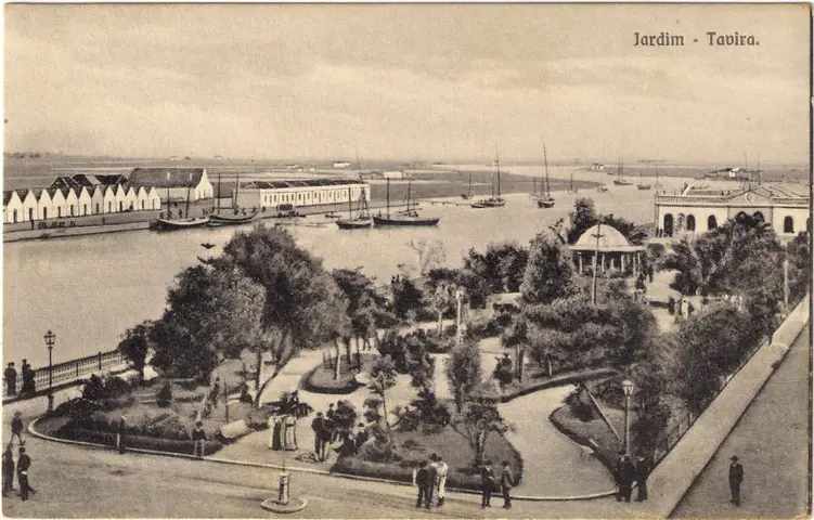 Jardim do Coreto - <a href="http://ww3.aeje.pt/avcultur/avcultur/postais/Postais_ilustrados.htm">Postcard</a> 2/6