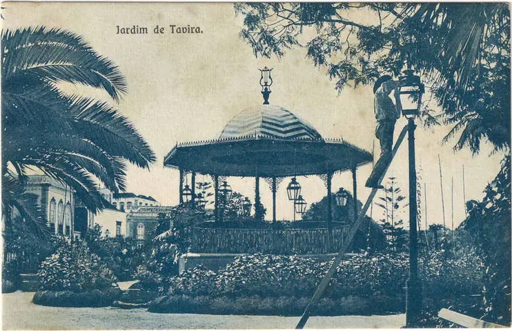 Jardim do Coreto - <a href="http://ww3.aeje.pt/avcultur/avcultur/postais/Postais_ilustrados.htm">Postcard</a> 3/6