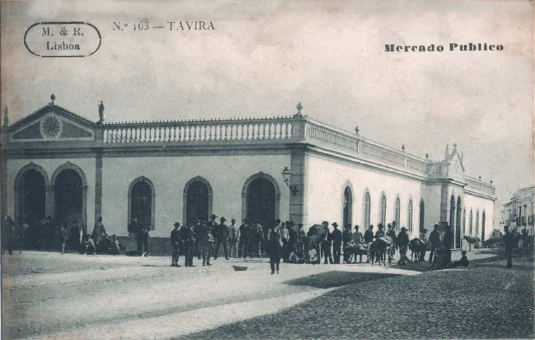 Antigo mercado do peixe (Old Fish Market) - <a href="http://ww3.aeje.pt/avcultur/avcultur/postais/Postais_ilustrados.htm">Postcard</a> 4/4