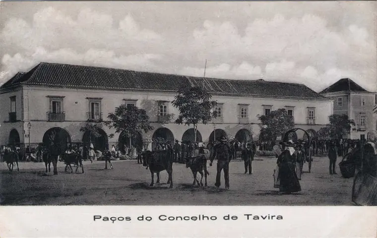 Praça da República - <a href="http://ww3.aeje.pt/avcultur/avcultur/postais/Postais_ilustrados.htm">Postcard</a> 4/10