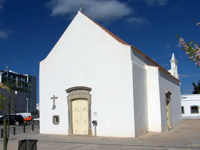 Ermida de Santa Ana - Carlos, Public domain, via Wikimedia Commons 2/4