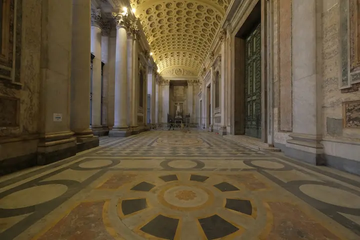 Basilica of San Giovanni in Laterano - <span class="int-own-work" lang="en">Own work</span> 2/9