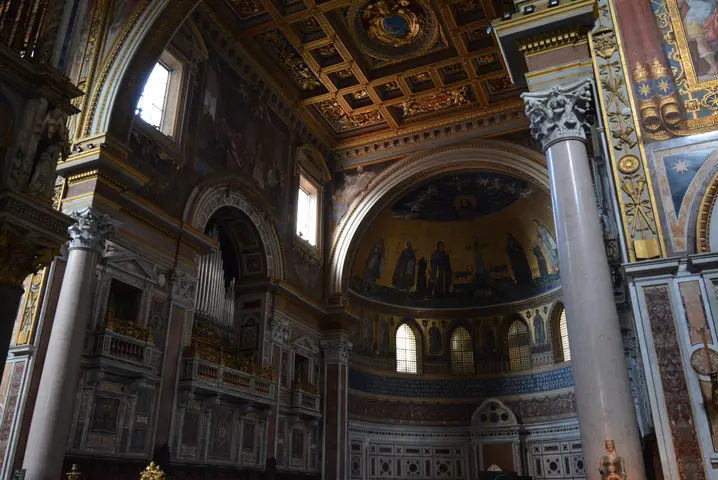 Basilica of San Giovanni in Laterano - <span class="int-own-work" lang="en">Own work</span> 5/9