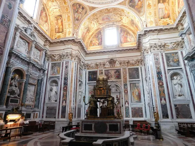 Sistine Chapel - <span class="int-own-work" lang="en">Own work</span> 2/3