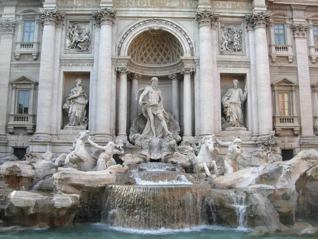 Trevi Fountain - <span class="int-own-work" lang="en">Own work</span> 4/9