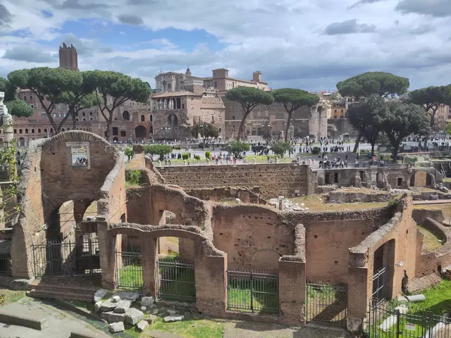 Roman Forum - <span class="int-own-work" lang="en">Own work</span> <span class="mw-valign-text-top" typeof="mw:File/Frameless"><a href="//commons.wikimedia.org/wiki/File:Brick_part_of_foro_romano_seen_ffrom_above.jpg#P7482" title="Edit this at Structured Data on Commons"><img alt="Edit this at Structured Data on Commons" src="https://upload.wikimedia.org/wikipedia/commons/thumb/8/8a/OOjs_UI_icon_edit-ltr-progressive.svg/20px-OOjs_UI_icon_edit-ltr-progressive.svg.png" decoding="async" width="10" height="10" class="mw-file-element" data-file-width="20" data-file-height="20"></a></span> 11/12