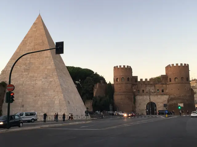 Pyramid of Caius Cestius - <span class="int-own-work" lang="en">Own work</span> 7/7