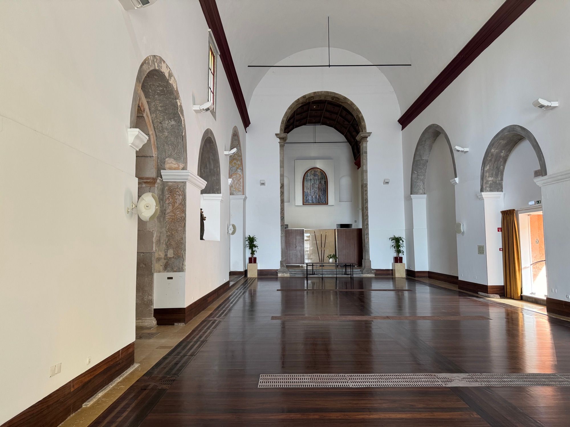 Den tidligere klosterkirke Nossa Senhora da Graça — grundlagt i 1542 på den gamle judiarias grund. Foto: Flemming Berthelsen