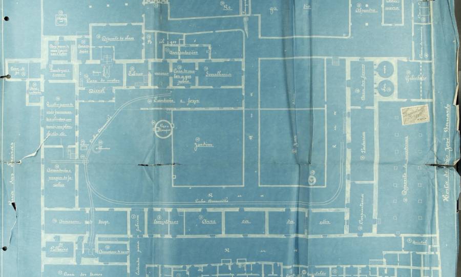 The Bernardas factory in plan, property of J.A. Pacheco, first half of the twentieth century — yard, forge, pasta works and workers' rooms all named by hand. Arquivo Distrital de Faro, 5.ª Circunscrição Industrial (PT/ADFAR/ACD/CI5/004-018/60). Reproduced from Faísca 2024.