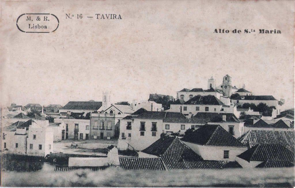 Igreja de Santa Maria do Castelo - Postal M. & R. (Lisboa) n.º 16 «Alto de S.ta Maria», usado em 1910 · Col. A. Monge da Silva · <a href="https://arquivo.pt/noFrame/replay/20240512221721/http://ww3.aeje.pt/avcultur/avcultur/Postais4/Tavira02.htm">Aveiro e Cultura – Arquivo Digital</a> 2/10