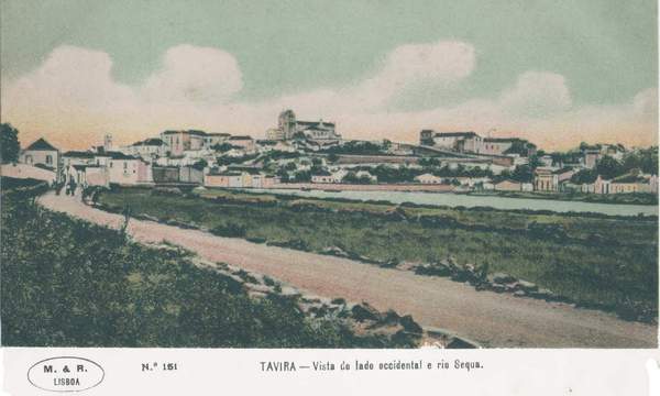 Castelo de Tavira (Château de Tavira) - Postal M. & R. (Lisboa) n.º 151 «Vista do lado occidental e rio Sequa», usado em 1910 · Col. A. Monge da Silva · <a href="https://arquivo.pt/noFrame/replay/20240512221721/http://ww3.aeje.pt/avcultur/avcultur/Postais4/Tavira02.htm">Aveiro e Cultura – Arquivo Digital</a> 5/6