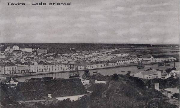 Castelo de Tavira (Château de Tavira) - Postal J. Vianna (Lisboa) n.º 4990 «Lado Oriental», usado em 1910 · Col. A. Monge da Silva · <a href="https://arquivo.pt/noFrame/replay/20240512221721/http://ww3.aeje.pt/avcultur/avcultur/Postais4/Tavira02.htm">Aveiro e Cultura – Arquivo Digital</a> 6/6